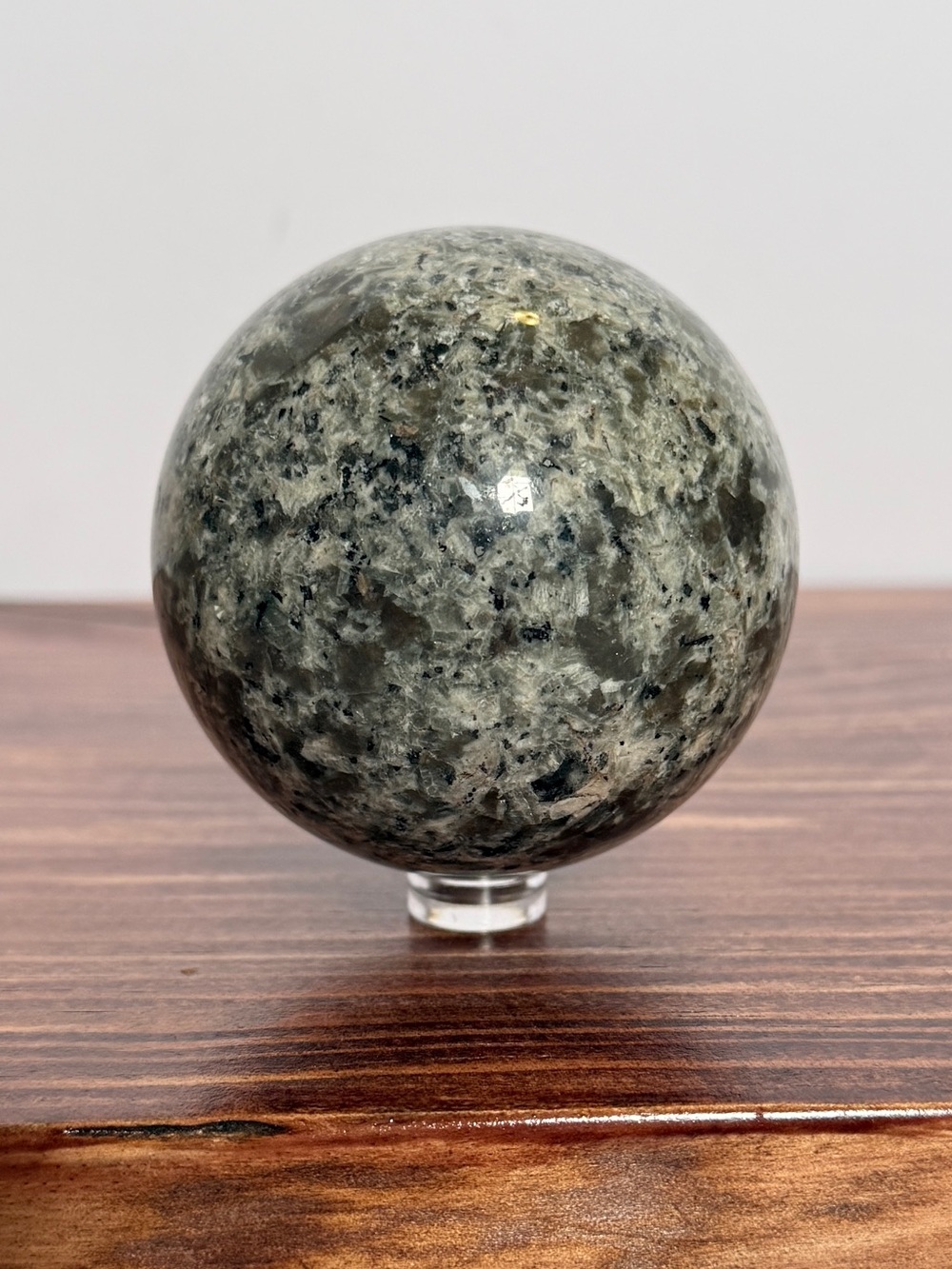 Yooperlite Firestone UV Reactive Crystal Sphere — 16oz (453g) 70mm Blacklight